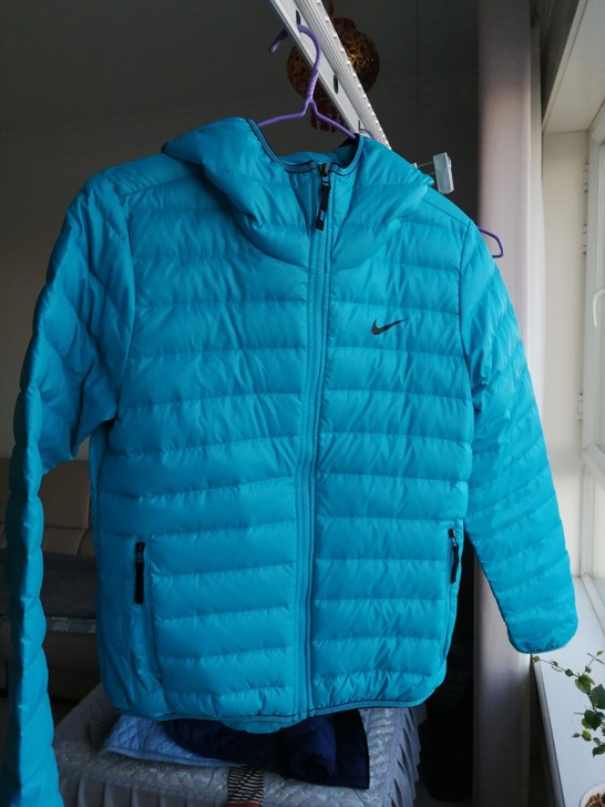 耐克羽绒服（九成新）。