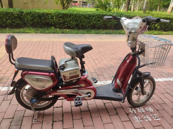 雅迪电动车!九成新,新换的天能电池!900...