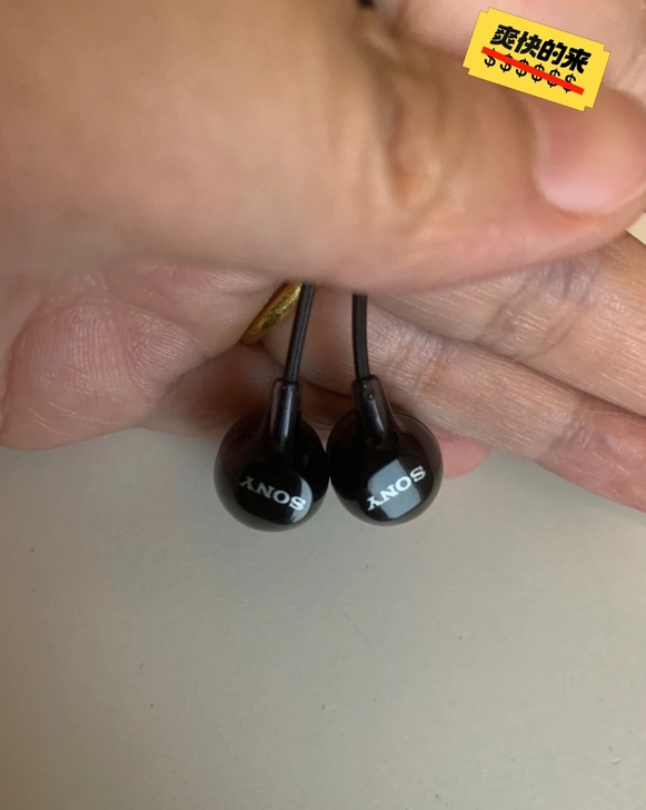 索尼原装耳机，音质效果很好，很立体，没用过...