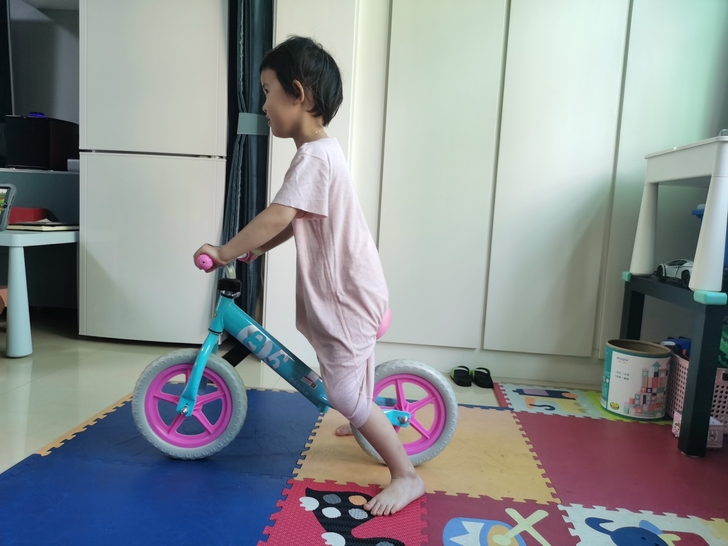 9.9新凤凰平衡车，孩子身高105cm，限...