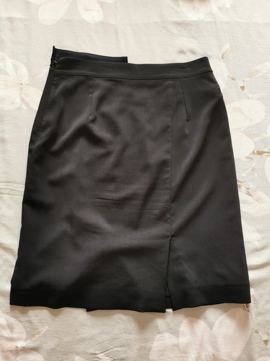 w. 达点藏青色半身裙，专柜购入，很少穿，...