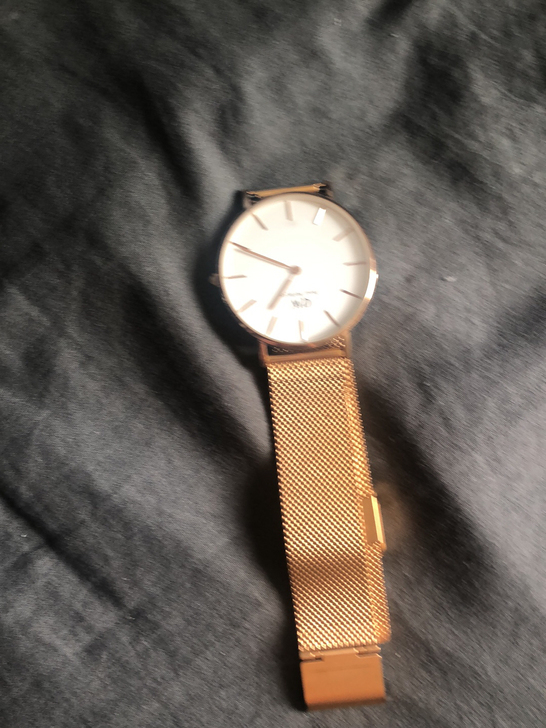 出一块正品DW手表，原价1499买入的。现...