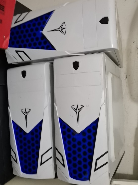 电脑机箱，成色新！带航嘉额定300w电源，...