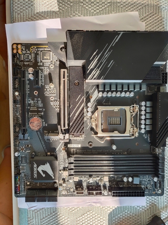 技嘉b560m aorus elite主板...