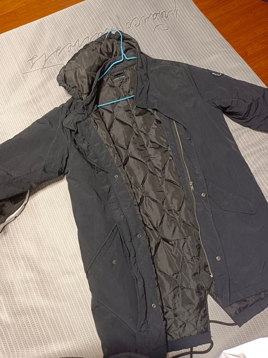 男朋友牌闲置羽绒服 买来没穿过几次 拍的图...