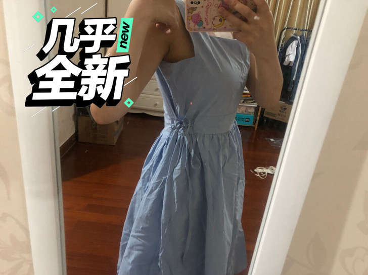婴儿蓝连衣裙
