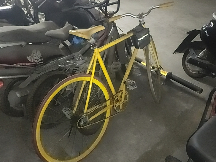 黄色死飞单车，倒踩是杀车，质量好。车在广东...