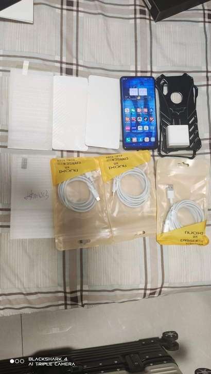 小米 MIX3 6+128G黑色自用 顶部...