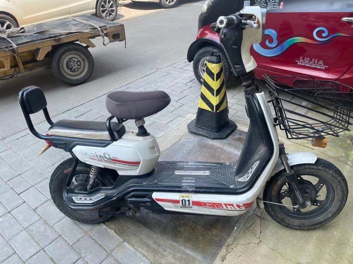 新日电动车，60V，5块20电瓶，850元...
