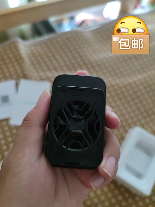 上个多月买的黑鲨散热背夹，去了外地发现没带...