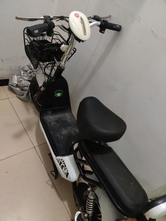 自己用的电动车，用的很爱惜电动车几乎全新，...
