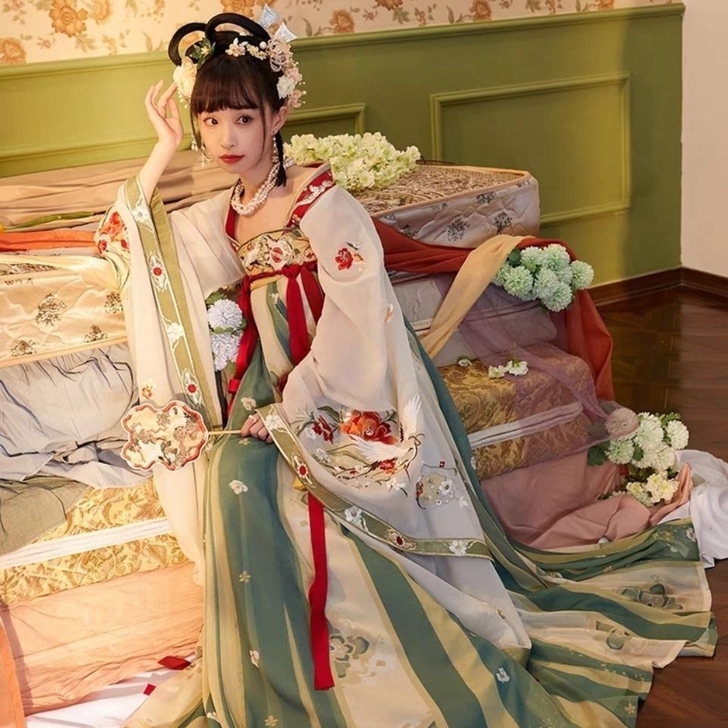 十三余小豆蔻儿[兮光美人] 汉服女国风刺绣...