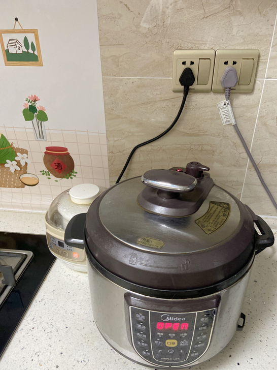 美的电压力锅，型号MY-12CS505A，...