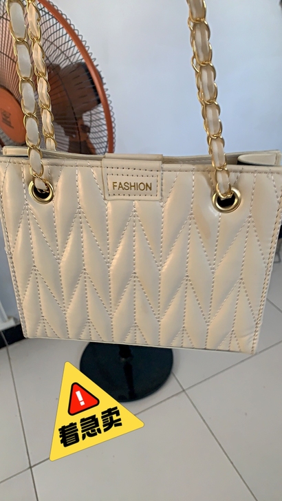 上新网红包包女2020新款潮时尚链条斜挎包...