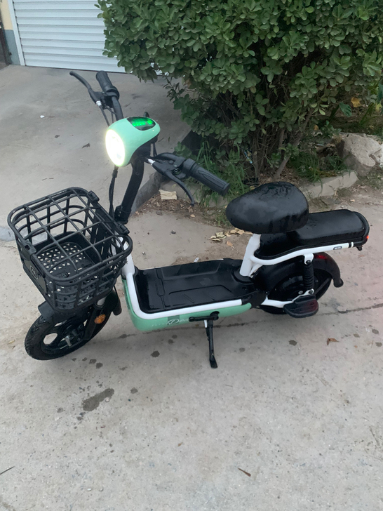 九成新爱玛电动车，很好骑1100块包邮了