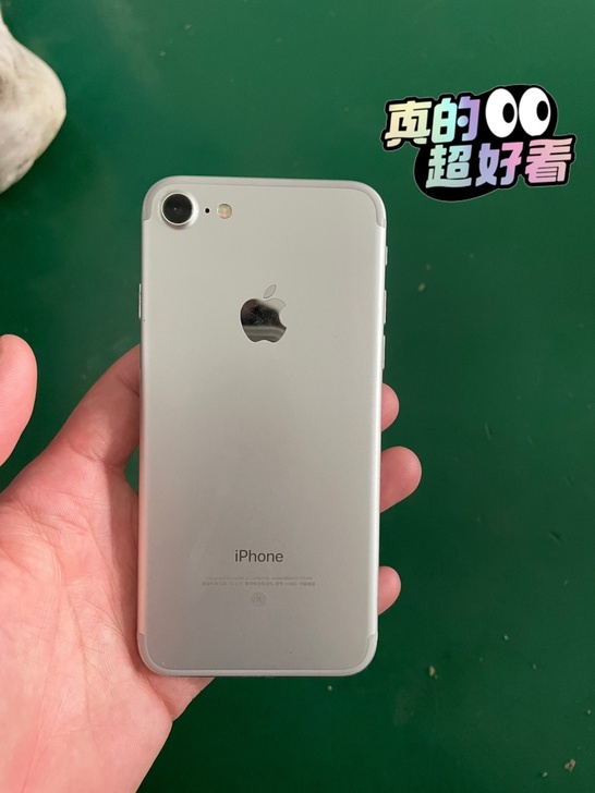 苹果7自己用的，成色如图，基本没有磕碰，1...