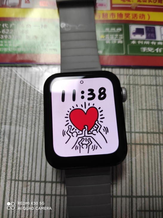 小米手表，有盒子，表带有点脏，一处一点点刮...