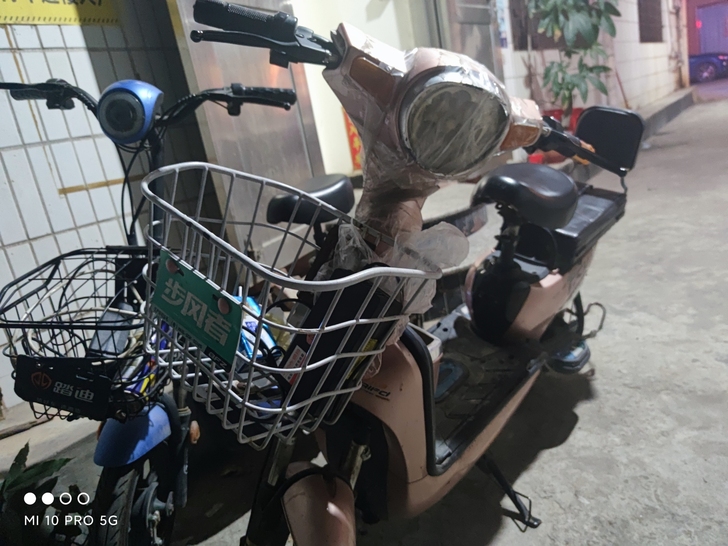 电动车，续航20公里没问题，可以兜风兜一晚...