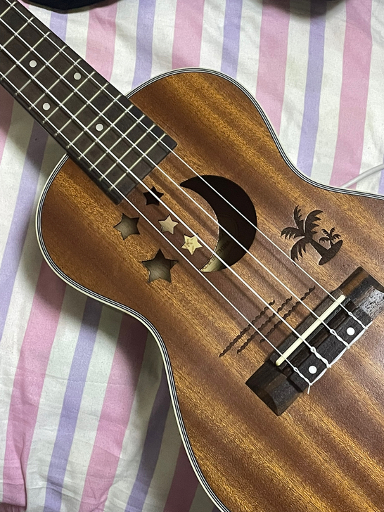 【出】尤克里里 没有牌子 用过两次无划痕损坏