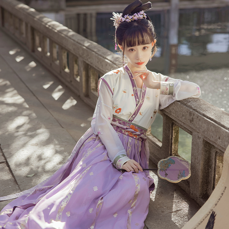 【十三余 小豆蔻儿】[紫怜] 绣花唐背子褶...