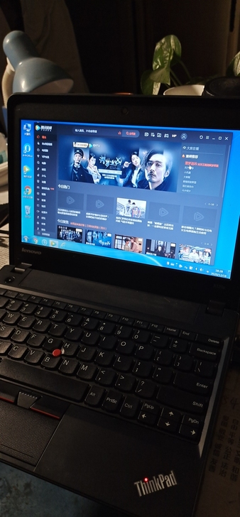 联想笔记本电脑几乎全新12寸无拆无修电池很...