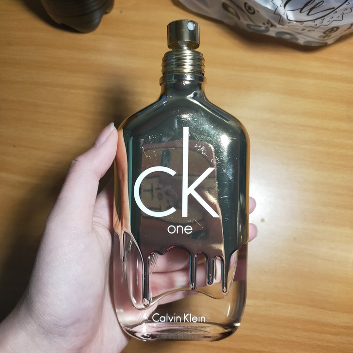 凯文克莱CK ONE香水炫金。