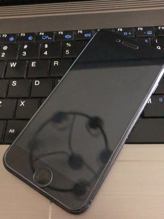 iphone7 国行32G. 8成新手机备...