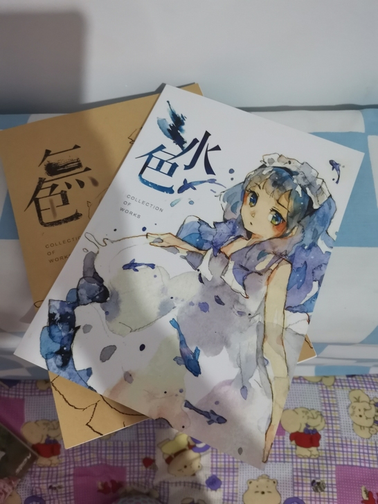 小熊绅士，标价出，水色和无色，无色涂了一张...