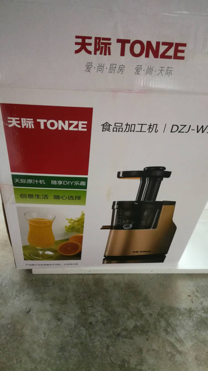 榨汁机买回用过几次，榨汁挺方便快捷。
