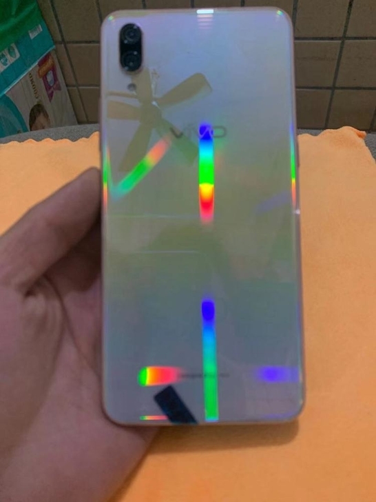 低价转让二手vivo-x23幻彩版6+12...