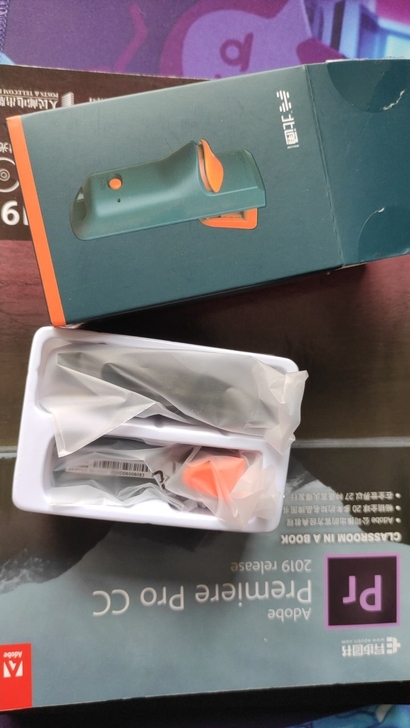 吃鸡手游用物理按键，买手柄送的，本人不玩手游