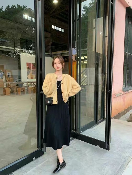 仙女们看过来啦，2021年新款洋气吊带连衣...