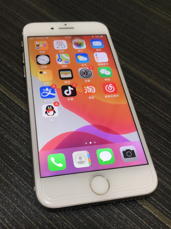 出一个自用的苹果小7 32G 银色手机