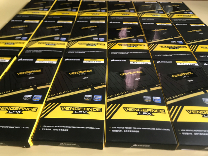 海盗船8G DDR4 3200 2666台...