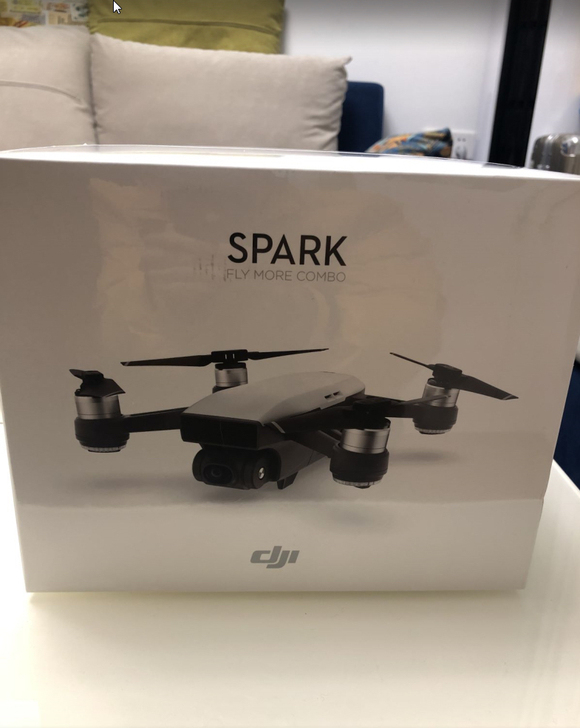 因设备升级,冷痛割爱。九成新的大疆无人机使...