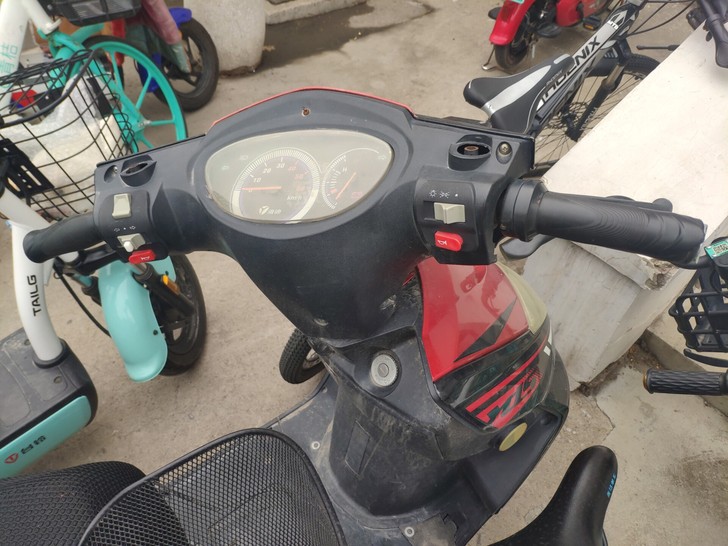 雅迪踏板电动车，可正常行驶，十多公里，8....