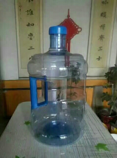 7.5升水桶  纯净水桶  自动售水机专用。