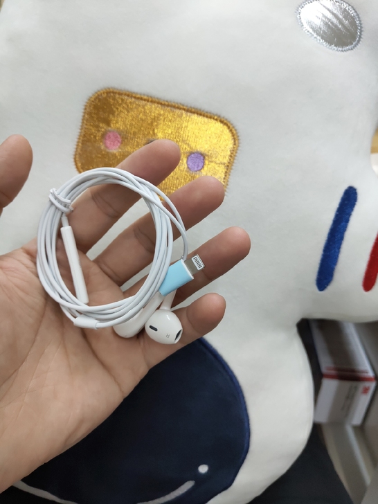 出～，急急急，苹果通用耳机，全新，还没用过...