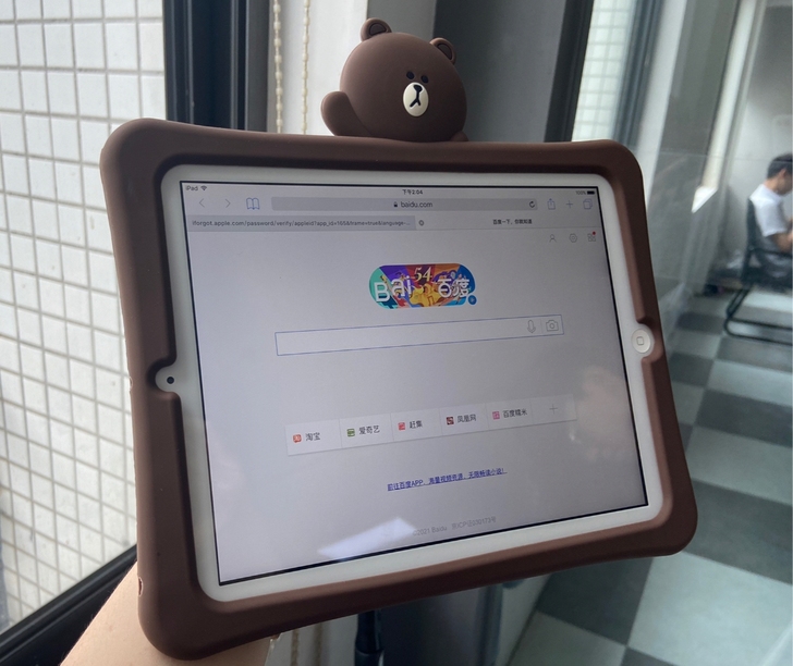 女生自用闲置一台平板ipad苹果平板电脑9...