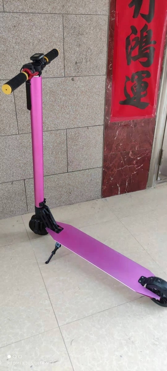 几乎全新碳纤维电动滑板车 可以跑20公里左...