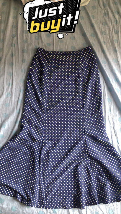 半身裙，蓝色波点，鱼尾款式，很优雅。