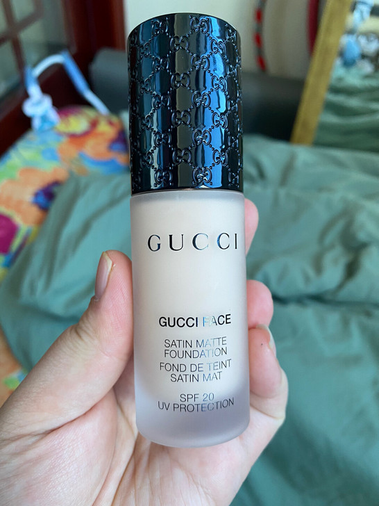 Gucci古奇粉底液，香港专柜购入。色号0...