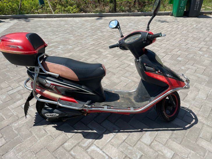 新日电动车72V，可以跑50公里左右，电瓶...