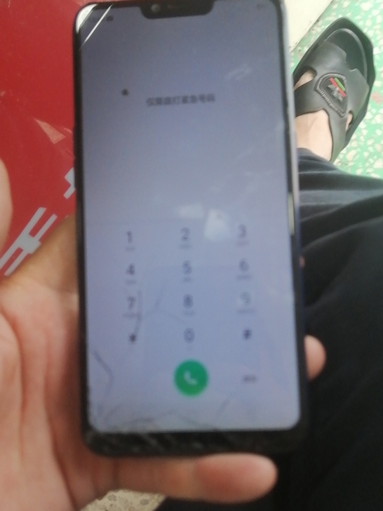 oppoa5手机。开机，外屏坏