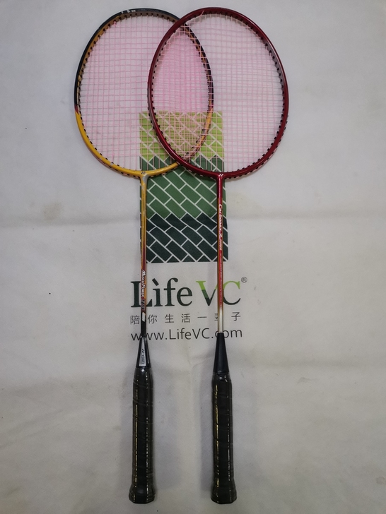 尤尼克斯羽毛球拍两把