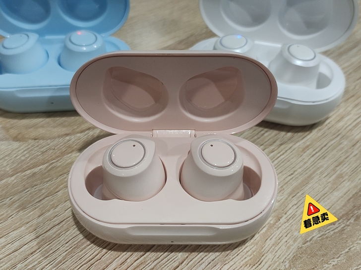 彩色耳机，三种颜色，白色，粉色，白色，有包...