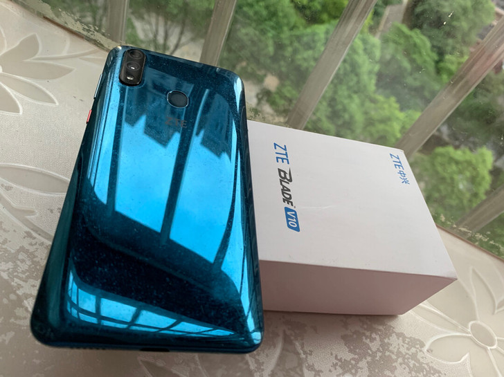 京东购入的中兴Blade V10手机 4*...