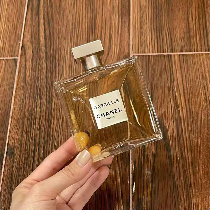 急用钱才出 要不谁卖给你 Chanel香奈...