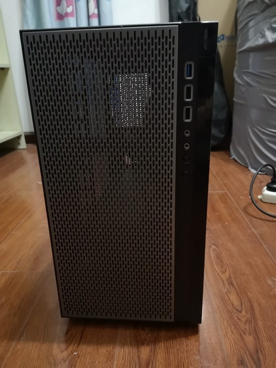 机箱，也是19年双十一买的，功能完好