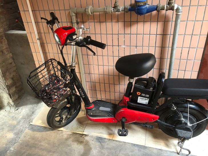 48v-12安锂电池雅迪电动车~可以上牌~...